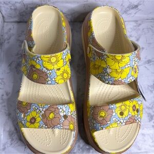 Crocs Classic Mega Crush Sandal Vanilla/Cork Retro Floral Men's 12 Women's 14 M